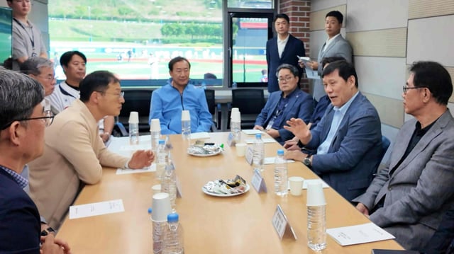 울산 웨일즈 이제 어떻게 되나, KBO 허구연 총재-김성욱 울산시장 ‘야구 저변 확대’ 논의